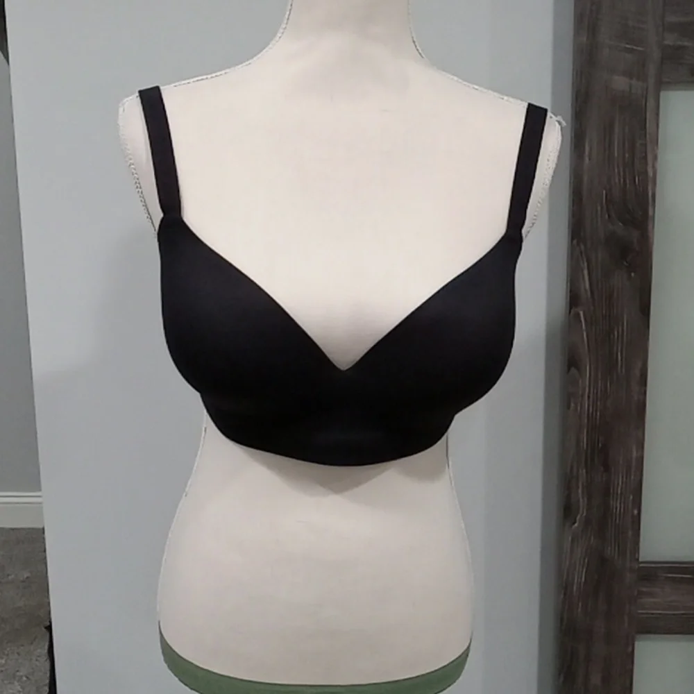 Seamless V-Neck Black Bralette - Unbranded - Picture 3 of 4